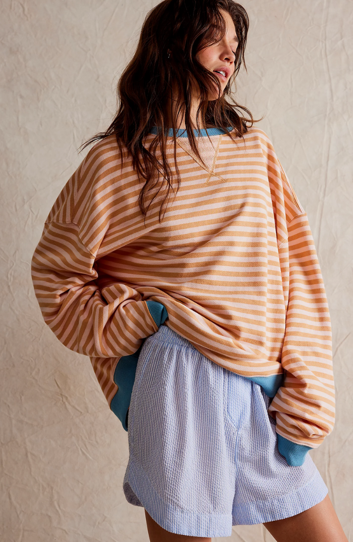 Pola | Oversizowy Sweter w Paski z Rekawami Nietoperz