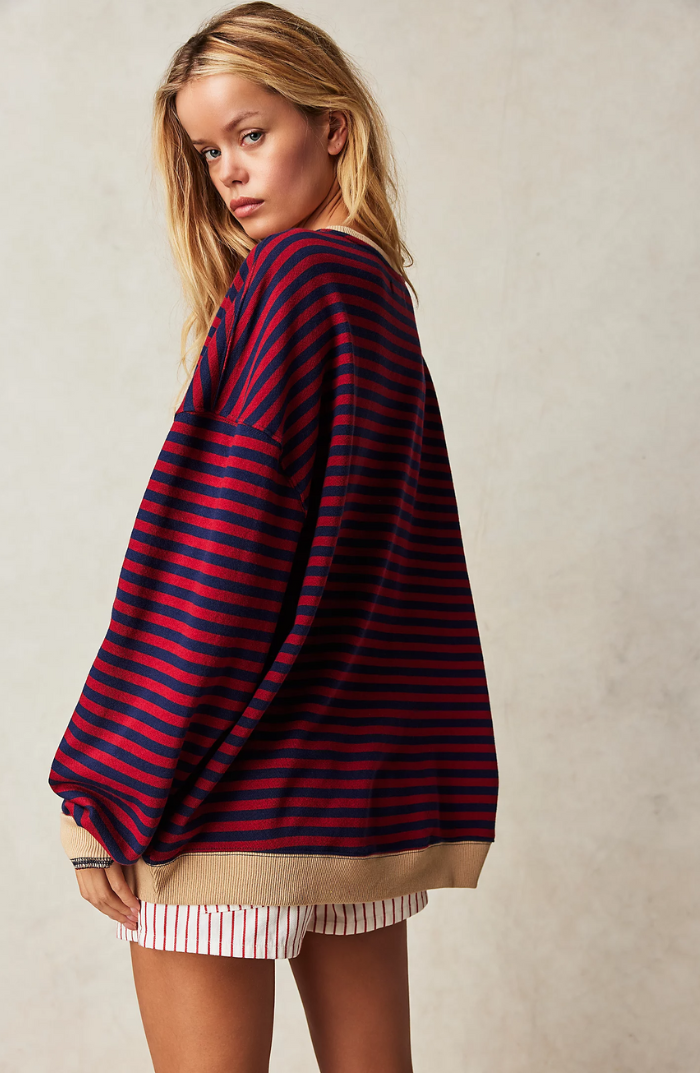Pola | Oversizowy Sweter w Paski z Rekawami Nietoperz