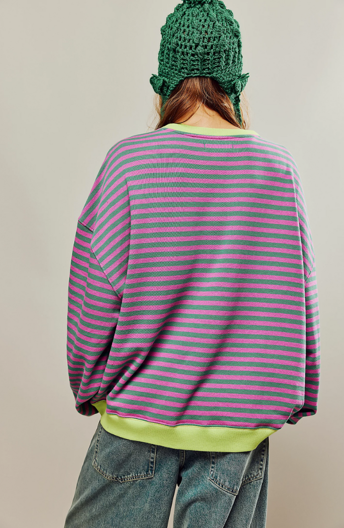 Pola | Oversizowy Sweter w Paski z Rekawami Nietoperz