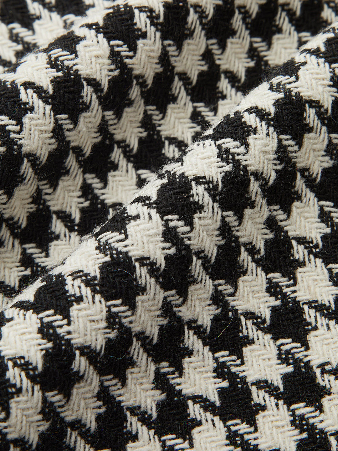 Sukienka mini w kratę houndstooth z detalem w kształcie wędzidła