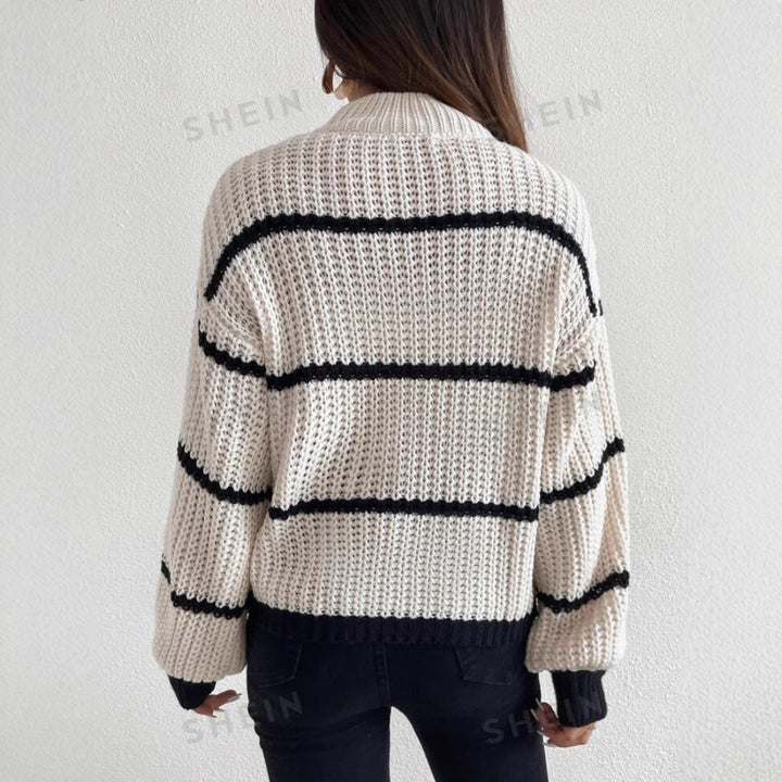 Renata | Oversizowy Sweter w Paski z Okraglym Dekoltem