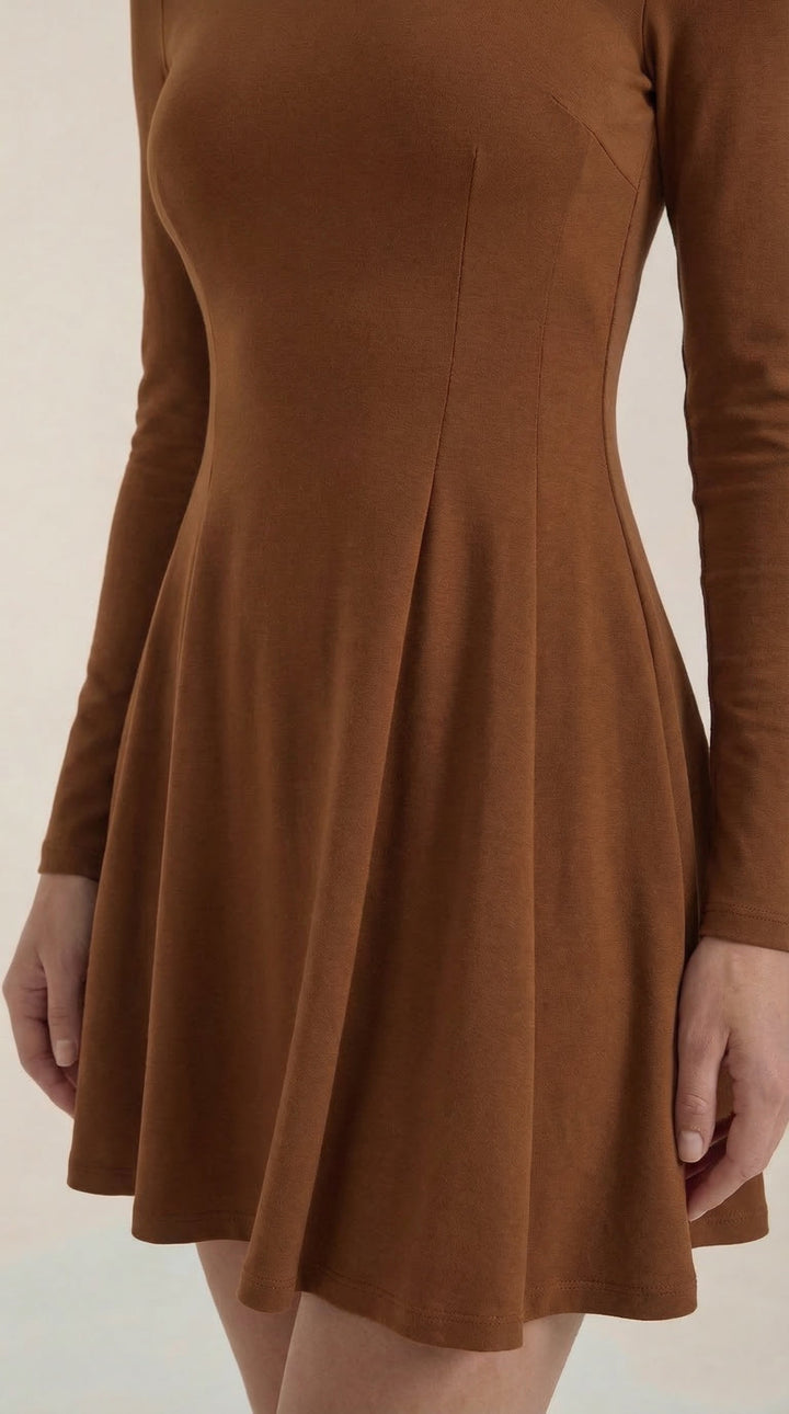 Sukienka mini Ebony z dopasowanym górnym części